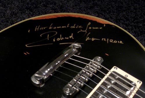 Podepsan kytara Richarda Kruspeho